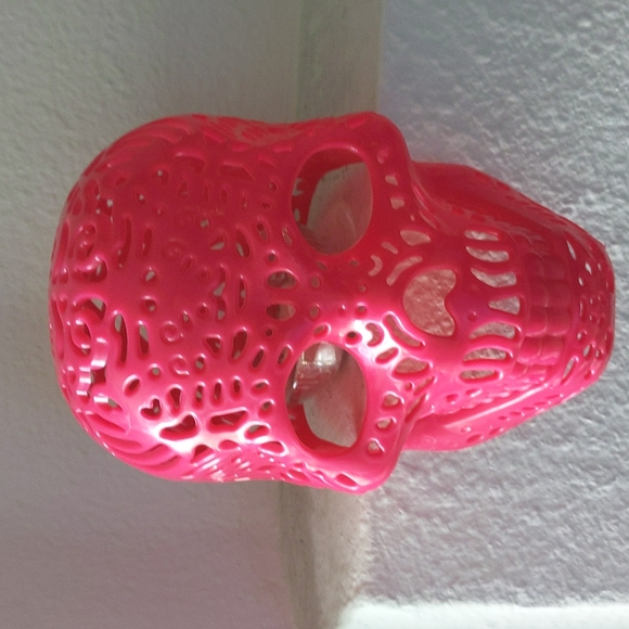 Hot Pink Skull decoration - Picture 3 of 3